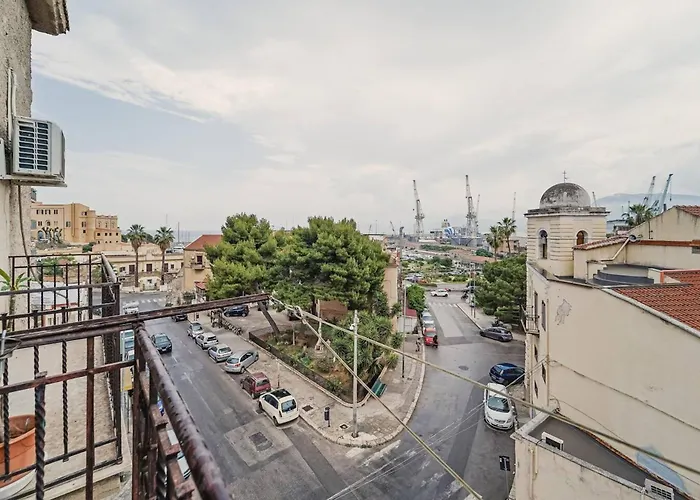 Charming House With Sea View In Palermo