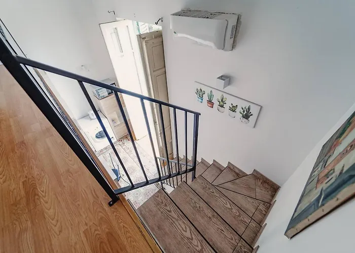 Charming House With Sea View In Παλέρμο